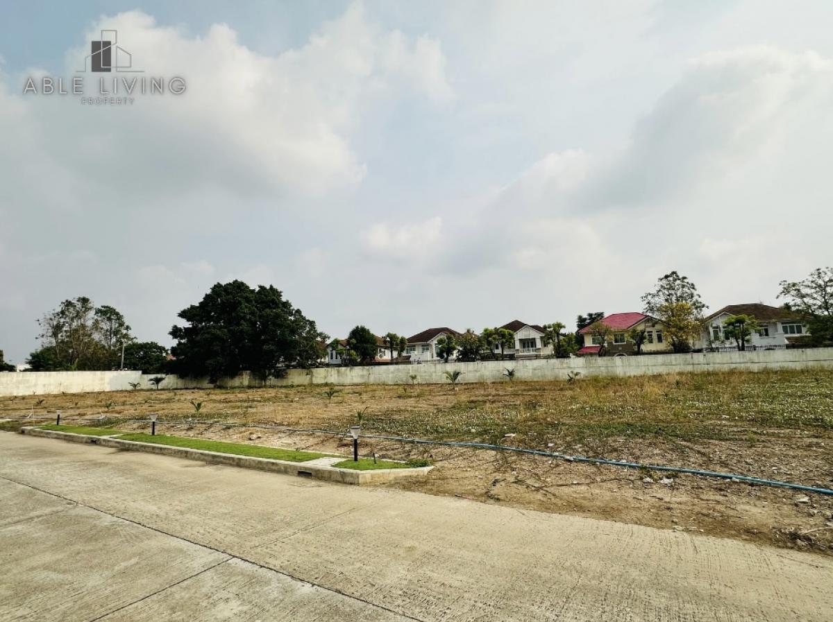 ขายที่ดินเลียบทางด่วนรามอินทรา : ที่ดินในโครงการจัดสรร ติดถนนเลียบด่วน เอกมัย-รามอินทรา แปลงสวย 200 ตร.ว. 2 แปลง ถมแล้วในโครงการหรู พร้อมระบบประปา-ไฟ-อินเทอร์เน็ตใต้ดิน สร้างบ้านในแบบของคุณได้ทันที