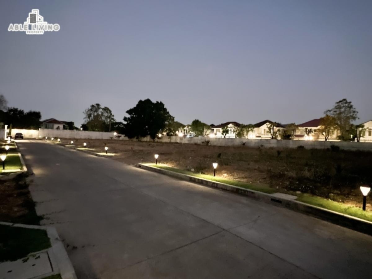 ขายที่ดินเลียบทางด่วนรามอินทรา : ที่ดินในโครงการจัดสรร ติดถนนเลียบด่วน เอกมัย-รามอินทรา แปลงสวย 200 ตร.ว. 2 แปลง ถมแล้วในโครงการหรู พร้อมระบบประปา-ไฟ-อินเทอร์เน็ตใต้ดิน สร้างบ้านในแบบของคุณได้ทันที