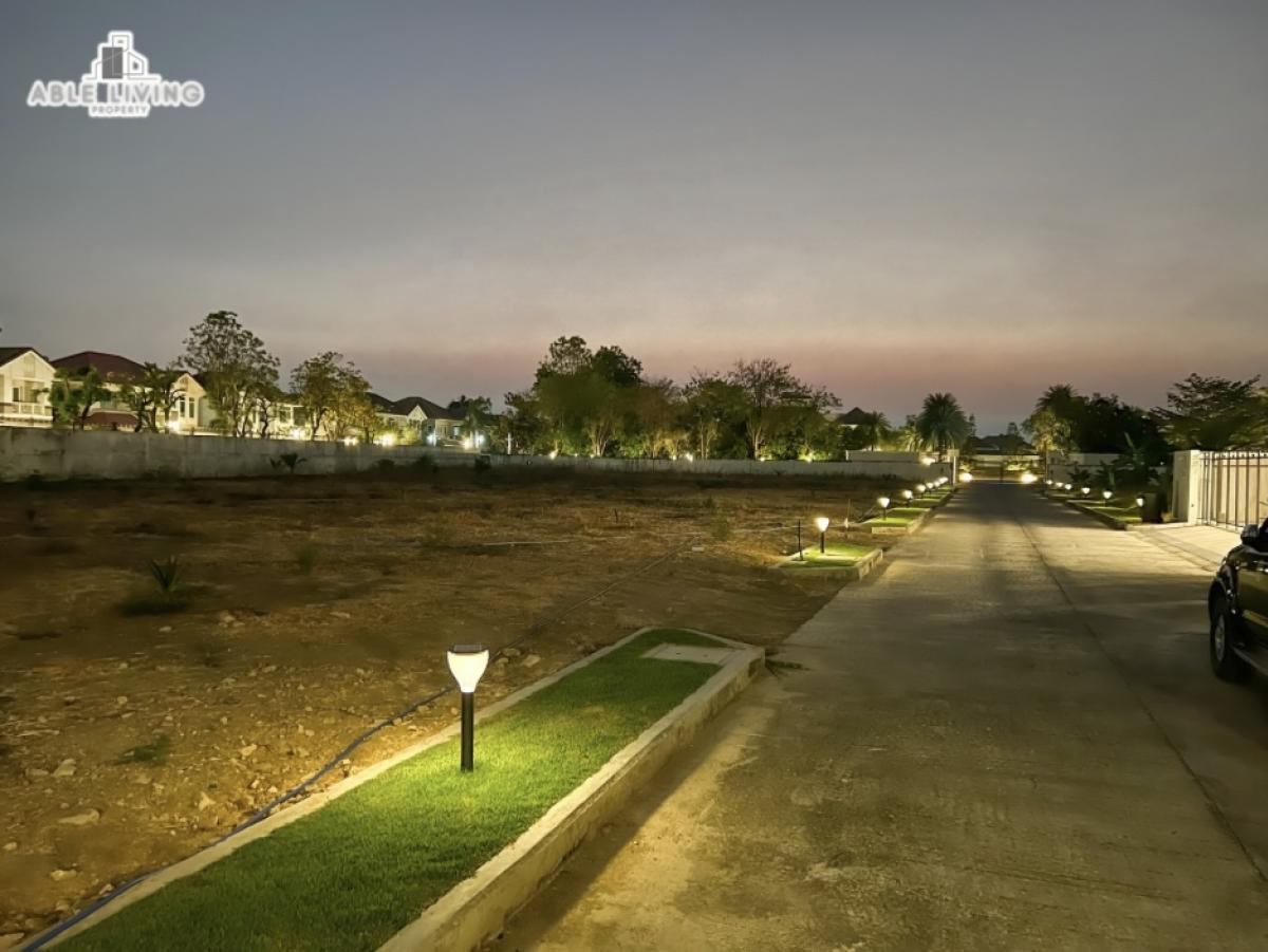 ขายที่ดินเลียบทางด่วนรามอินทรา : ที่ดินในโครงการจัดสรร ติดถนนเลียบด่วน เอกมัย-รามอินทรา แปลงสวย 200 ตร.ว. 2 แปลง ถมแล้วในโครงการหรู พร้อมระบบประปา-ไฟ-อินเทอร์เน็ตใต้ดิน สร้างบ้านในแบบของคุณได้ทันที