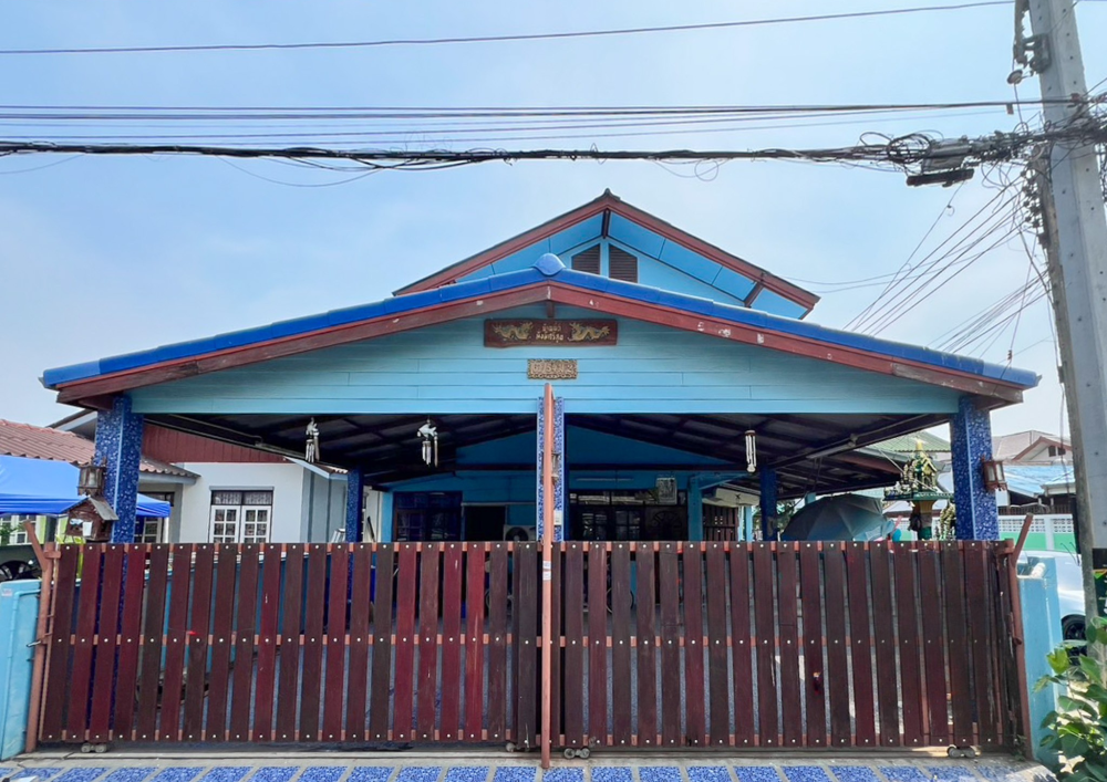 ขายบ้านปทุมธานี รังสิต ธรรมศาสตร์ : 📍 ขอปล่อยต่อบ้านเดี่ยว 2 ชั้น หลังมุม หมู่บ้านเพชรปทุม คุ้มสุดๆ เพียง 2.9 ล้าน  ด้านข้างพื้นที่เยอะ บ้านพร้อมอยู่ บรรยากาศดีร่มรื่น เพื่อนบ้านน่ารัก ใกล้จุดขึ้น-ลงทางด่วน และถนนวงแหวน