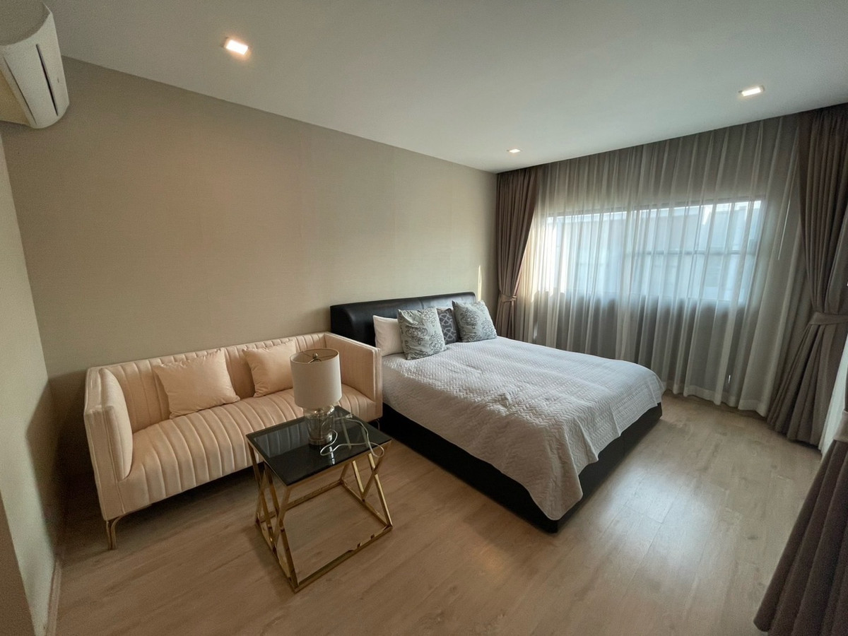 For RentTownhomePattanakan, Srinakarin : rent 3-storey townhouse, Arden, Soi Pattanakarn 20, suitable for living or office