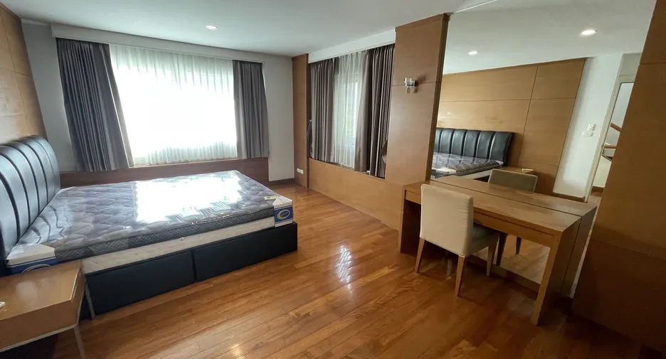 For RentHouseSukhumvit, Asoke, Thonglor : 📢👇petfriendly in Ekamai, for Rent Duplex 2 -storey, large detached house in the middle of Ekamai