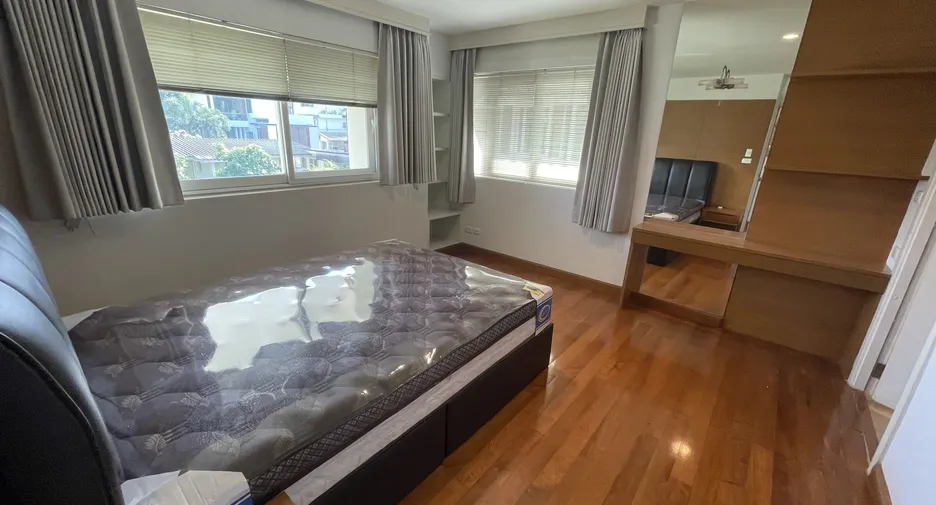 For RentHouseSukhumvit, Asoke, Thonglor : 📢👇petfriendly in Ekamai, for Rent Duplex 2 -storey, large detached house in the middle of Ekamai