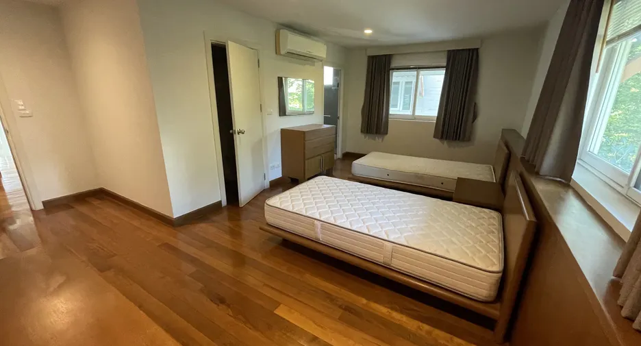 For RentHouseSukhumvit, Asoke, Thonglor : 📢👇petfriendly in Ekamai, for Rent Duplex 2 -storey, large detached house in the middle of Ekamai