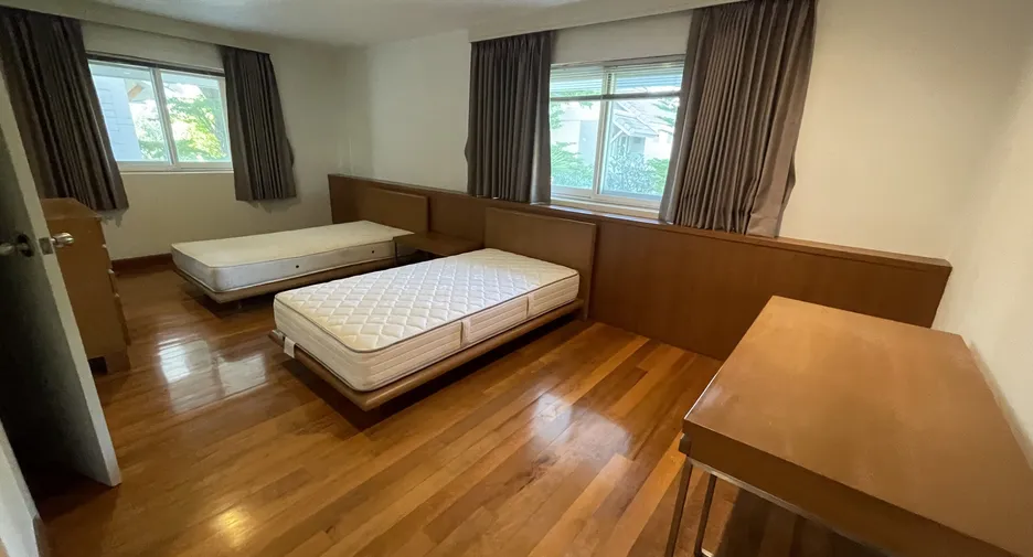 For RentHouseSukhumvit, Asoke, Thonglor : 📢👇petfriendly in Ekamai, for Rent Duplex 2 -storey, large detached house in the middle of Ekamai