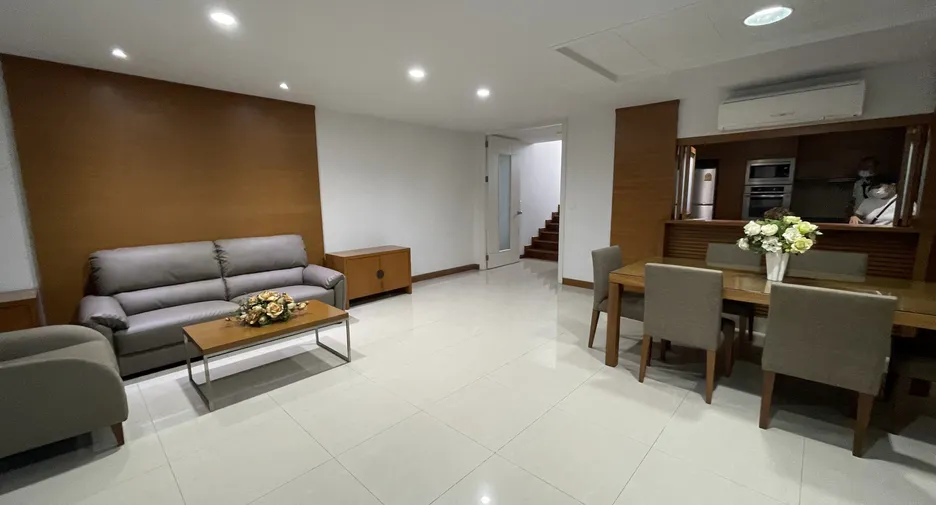 For RentHouseSukhumvit, Asoke, Thonglor : 📢👇petfriendly in Ekamai, for Rent Duplex 2 -storey, large detached house in the middle of Ekamai