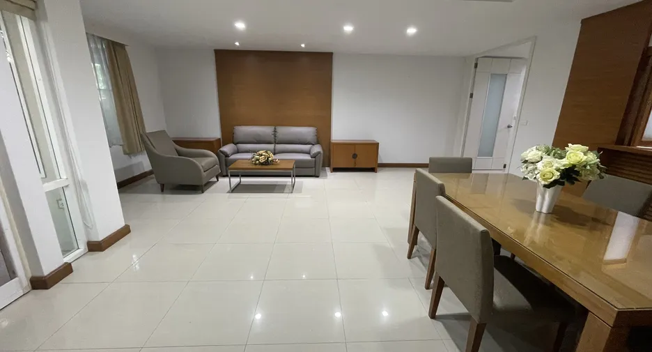 For RentHouseSukhumvit, Asoke, Thonglor : 📢👇petfriendly in Ekamai, for Rent Duplex 2 -storey, large detached house in the middle of Ekamai