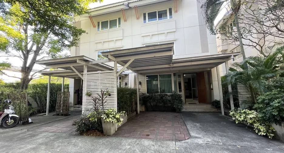 For RentHouseSukhumvit, Asoke, Thonglor : 📢👇petfriendly in Ekamai, for Rent Duplex 2 -storey, large detached house in the middle of Ekamai