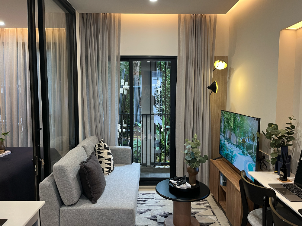 Sale DownCondoRathburana, Suksawat : (Owner) sells lower than the project !! Studio is wide and furniture. The room barrier is 1BR. The garden view is near the pool and the river. Price only 1.89MB.
