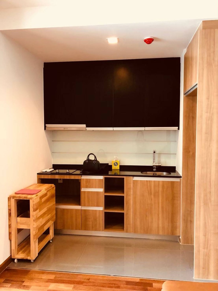 For RentCondoRatchathewi,Phayathai : Wish Signature Midtown siam 1 【𝐑𝐄𝐍𝐓】 🔥 Luxury Minimalist condo, airy, decorated with furniture in premium Complete facilities.🔥 Contact LINE ID: @hacondo