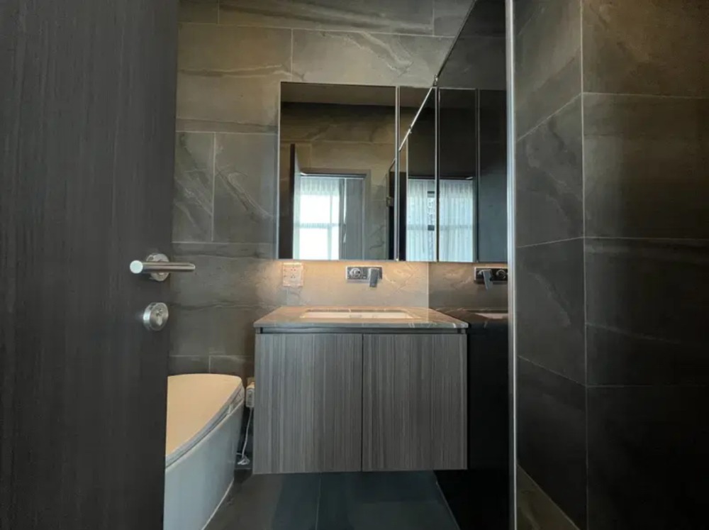 For SaleCondoRatchathewi,Phayathai : CONNER RATCHATEWI 2B 50 sq.m. 16,959,000B Eng Please add LINE ID @806qphgn 0841505483