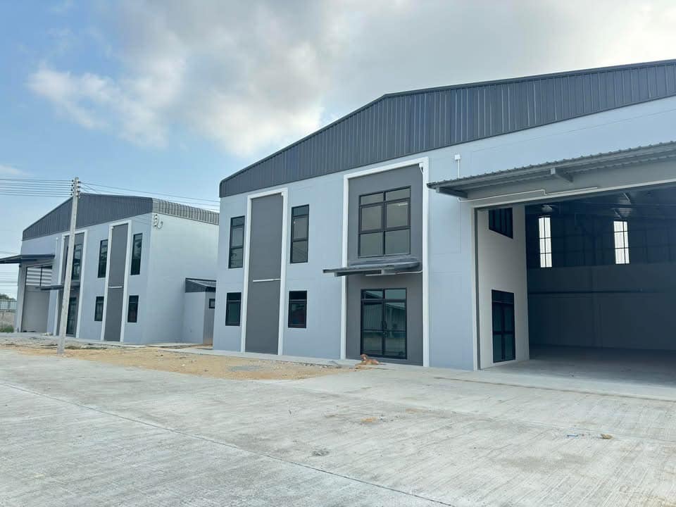 For RentWarehouseRayong : Rent a purple area Near Map Ta Phut Rayong Usable area 430 sqm. Newly created with 3 phase electricity.