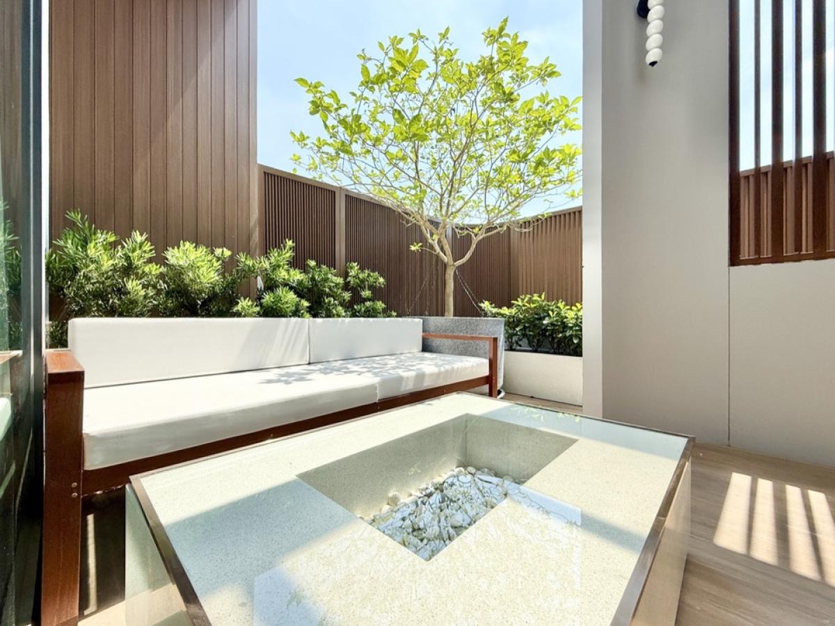 For SaleHouseRama9, Petchburi, RCA : 89 Residence Ratchada-Rama 9 Luxury townhome, 4 floors, 4 bedrooms, 4 bathrooms, 2-3 parking, 28 sq.w., 265 sq.w. Contact 064-932-4645 Kenproject: 89 Residence Ratchada-Rama9unit Size: 28.1SQ.W 265SQM.Bedroom: 4BATHROOM: 4SELLING PRICE: 18.889 MBRTAL: THB
