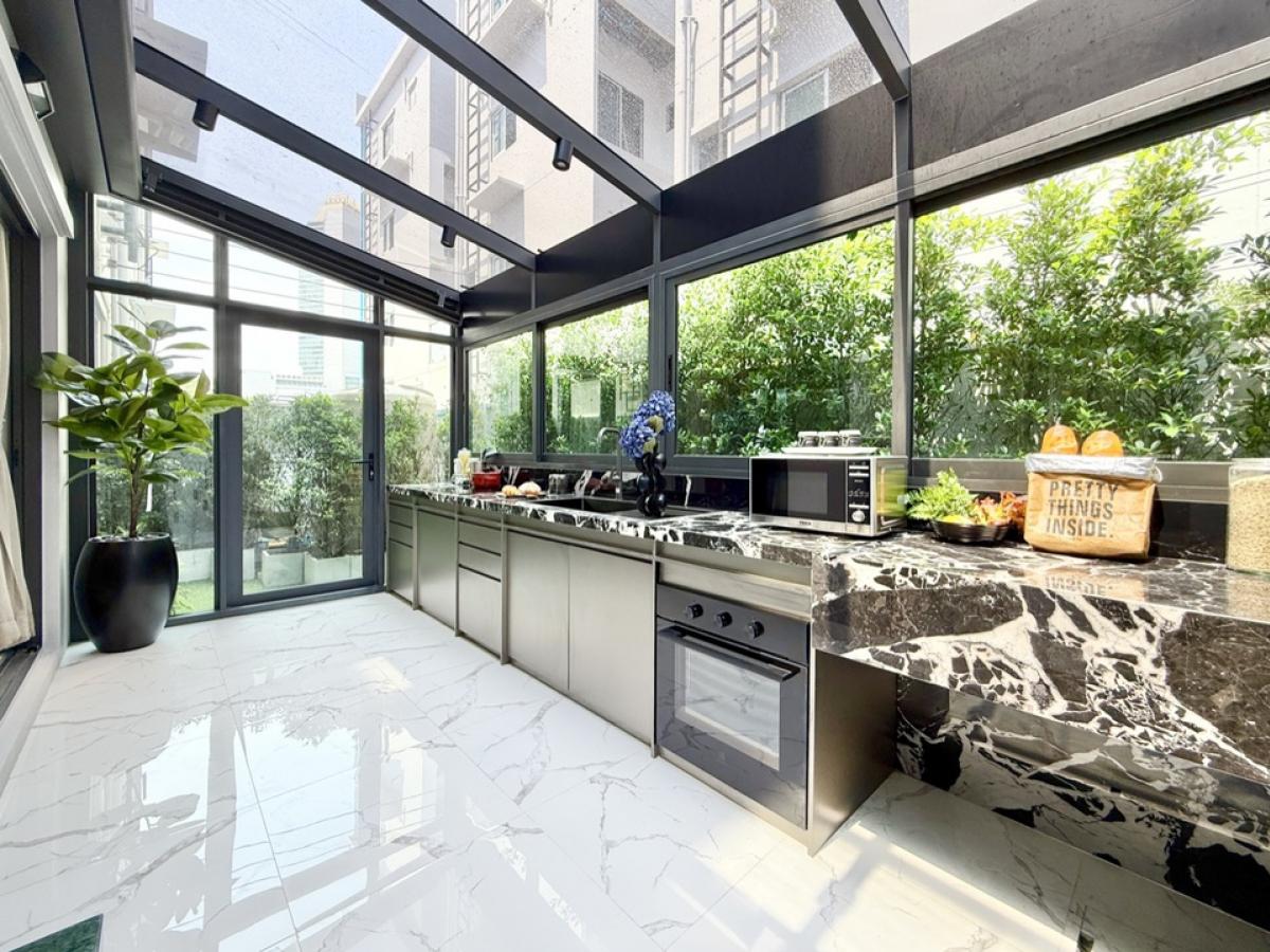 For SaleHouseRama9, Petchburi, RCA : 89 Residence Ratchada-Rama9 Luxury townhome, 4 floors, 4 bedrooms, 4 bathrooms, 2-3 parking, 28 sq.w., 265 sq.w. Contact 064-932-4645 Kenproject: 89 Residence Ratchada-Rama9unit Size: 28.1SQ.W 265SQM.Bedroom: 4BATHROOM: 4SELLING PRICE: 18.889 MBRTAL: THB/