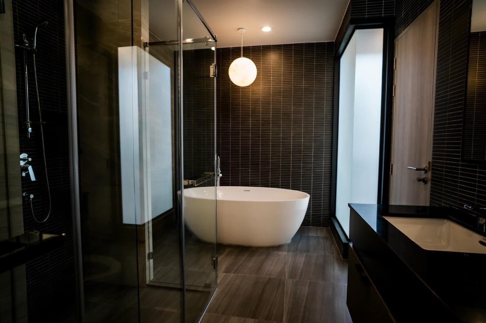 ให้เช่าบ้านพัฒนาการ ศรีนครินทร์ : House in Rama 9 Srinakarin ใกล้• Wellington International School 
 •โรงเรียนนานาชาติไบรตัน 
 •โรงพยาบาล SamitiveJ Srinakarin 
 •สนามกอล์ฟ Unico 
 •สนามกอล์ฟ Krungthep Kreetha