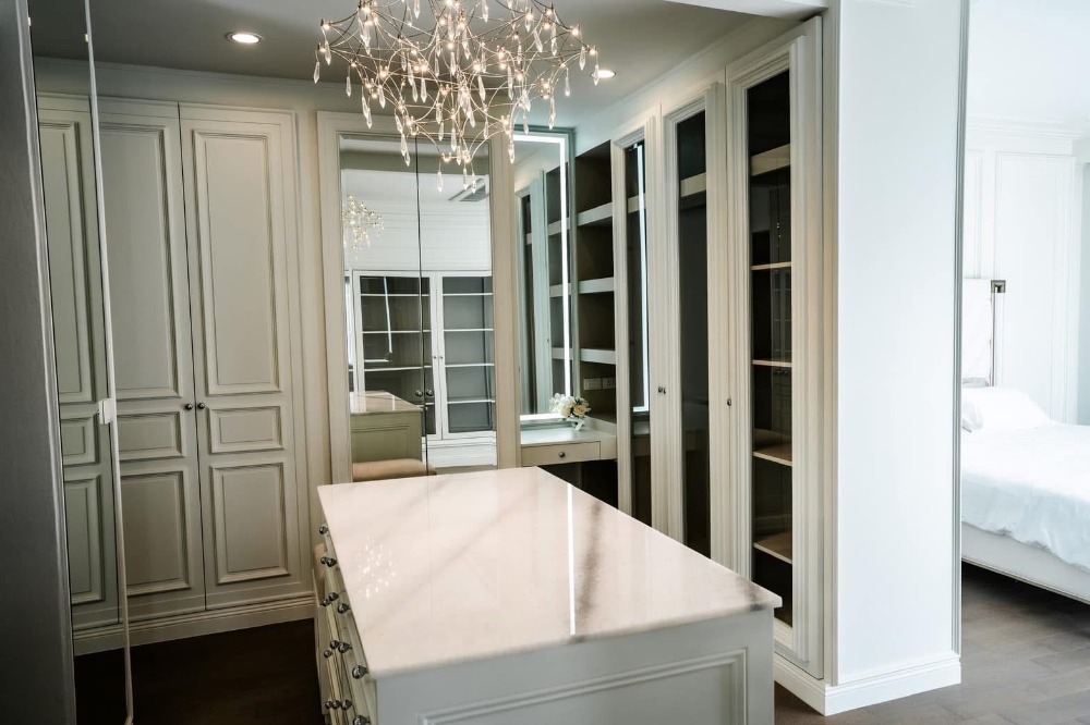 ให้เช่าบ้านพัฒนาการ ศรีนครินทร์ : House in Rama 9 Srinakarin ใกล้• Wellington International School 
 •โรงเรียนนานาชาติไบรตัน 
 •โรงพยาบาล SamitiveJ Srinakarin 
 •สนามกอล์ฟ Unico 
 •สนามกอล์ฟ Krungthep Kreetha