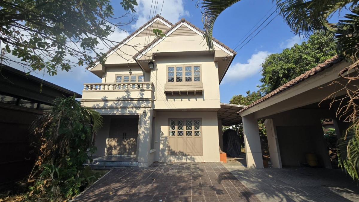 For RentHouseNonthaburi, Bang Yai, Bangbuathong : House for Rent: 2-Story Detached House Land Area: 130 sq.wa (520 sq.m)Location: Opposite Central Rattanathibet, Nonthaburi