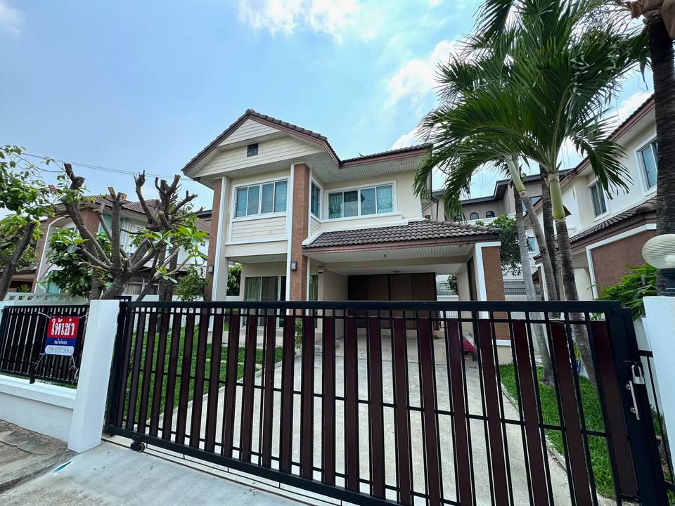 For RentHome OfficeRamkhamhaeng, Hua Mak : 2 -storey detached house for rent, Sammakorn Ramkhamhaeng 112 Soi 36 Home Office 2, spacious with private fish ponds and air terrace