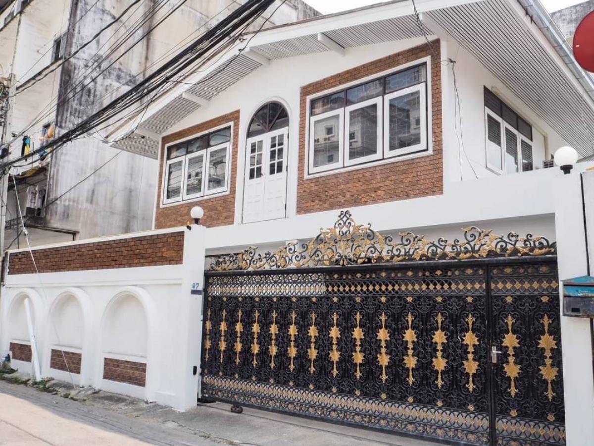 ขายบ้านรัชดา ห้วยขวาง : 📣ขายด่วน ‼️ บ้านเดี่ยวรีโนเวทใหม่ 🏡 ใกล้MRTสุทธิสาร🚆 500 เมตร 📍ซ.สีม่วงอนุสรณ์ ราคา 10.5 ล้าน 🤩
