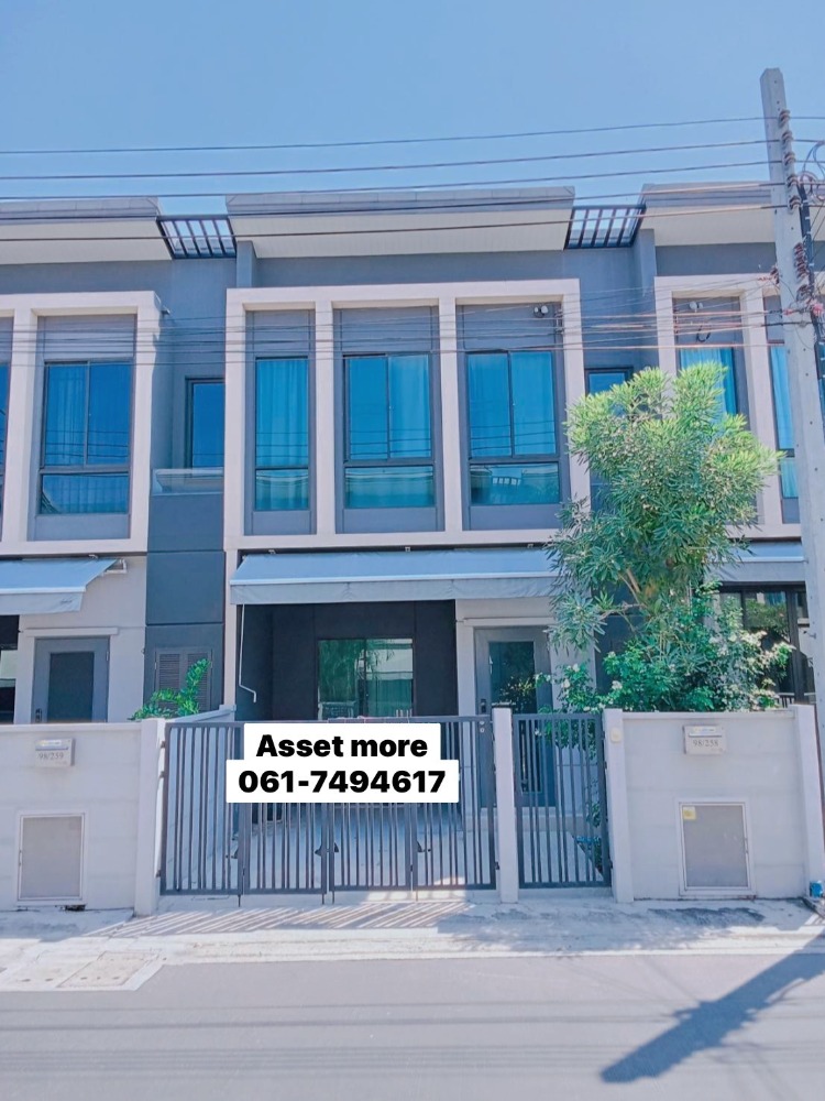 For SaleTownhomeSamut Prakan,Samrong : Urgent sale, 2-story townhouse, size 17 sq.w., usable area 106.5 sqm. On the best location in Bang Na-Trat, Km. 7, near Mecca, Bangna, convenient transportation, Bang Phli District, Samut Prakan Province.