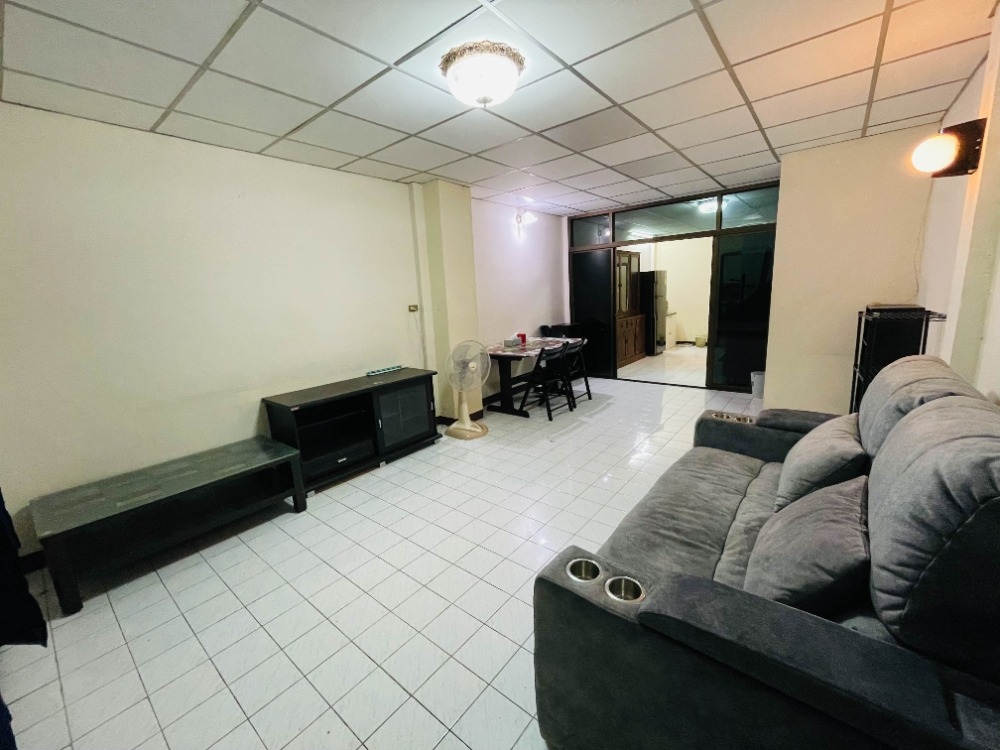 For RentTownhomeRatchadapisek, Huaikwang, Suttisan : Townhome for rent sutthisan huay kwang