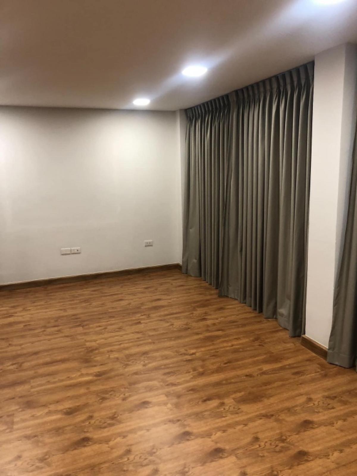 For SaleHouseSukhumvit, Asoke, Thonglor : 📢👇For sale with tenant (lease ends in March 2027), or the lease can be terminated in advance upon the buyer’s request.
Home, 3 -story office near Thonglor near the community The whole restaurant Hospital International School