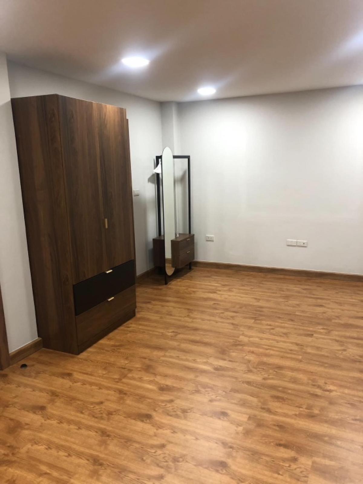 For SaleHouseSukhumvit, Asoke, Thonglor : 📢👇For sale with tenant (lease ends in March 2027), or the lease can be terminated in advance upon the buyer’s request.
Home, 3 -story office near Thonglor near the community The whole restaurant Hospital International School