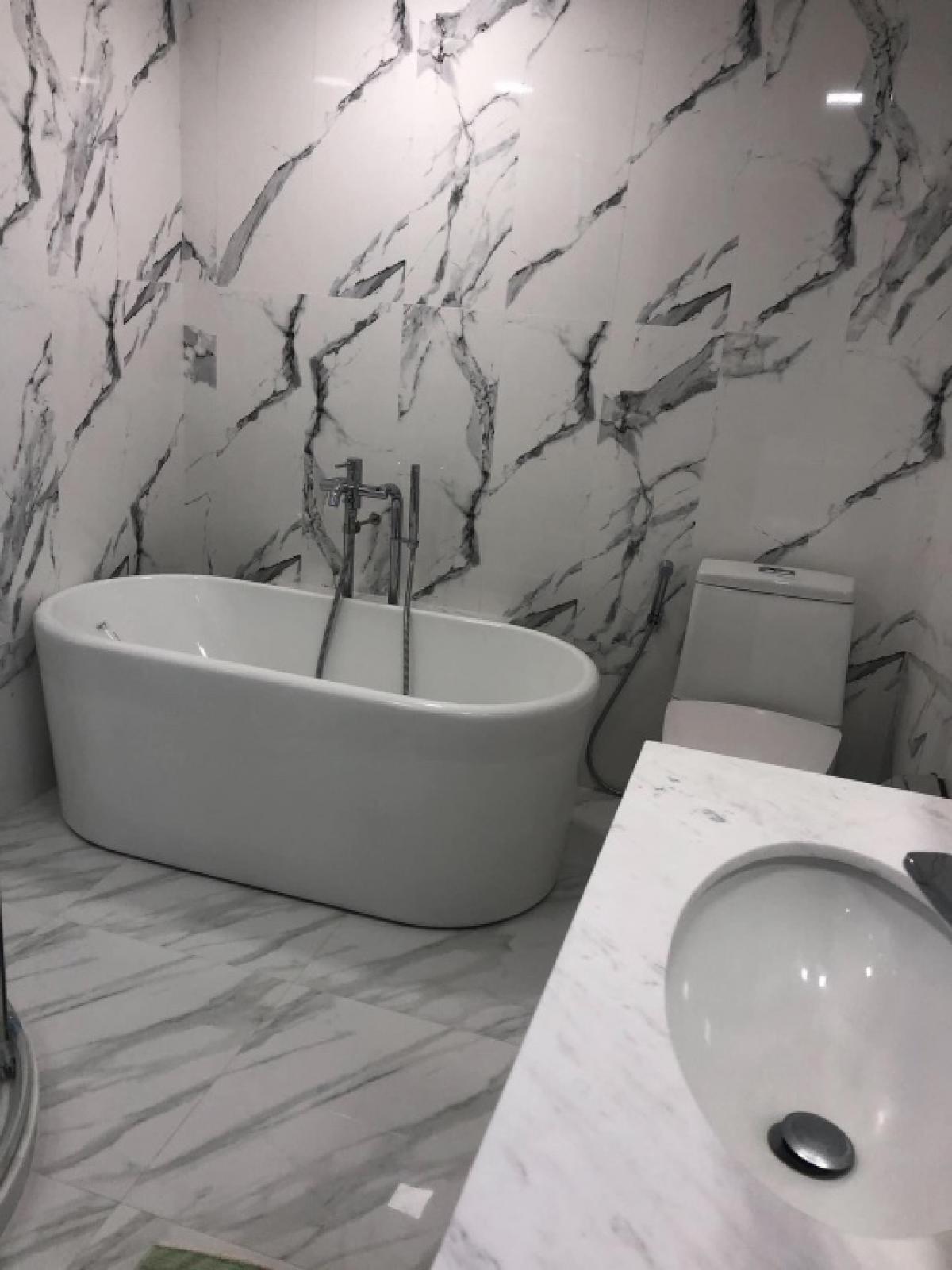 For SaleHouseSukhumvit, Asoke, Thonglor : 📢👇For sale with tenant (lease ends in March 2027), or the lease can be terminated in advance upon the buyer’s request.
Home, 3 -story office near Thonglor near the community The whole restaurant Hospital International School