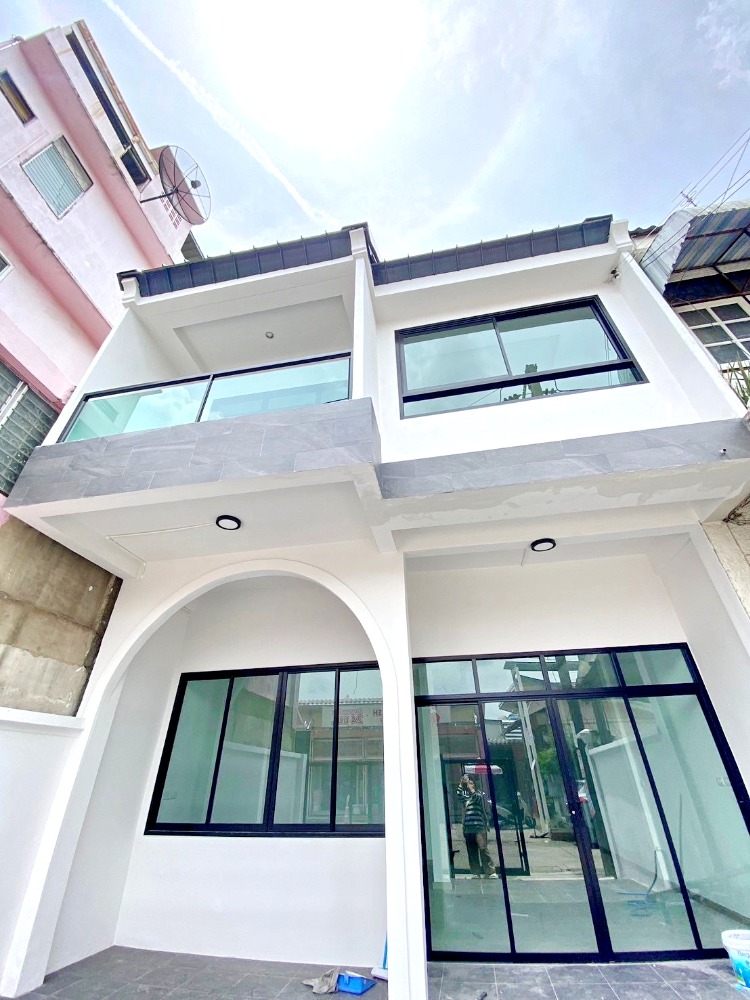 ขายทาวน์โฮมลาดพร้าว เซ็นทรัลลาดพร้าว : H0633♛ทาวน์เฮ้าส์ ลาดพร้าว-โชคชัย 4 ขาย 3 ห้องนอน∞099-5919653,065-9423251▚Line@newnormal