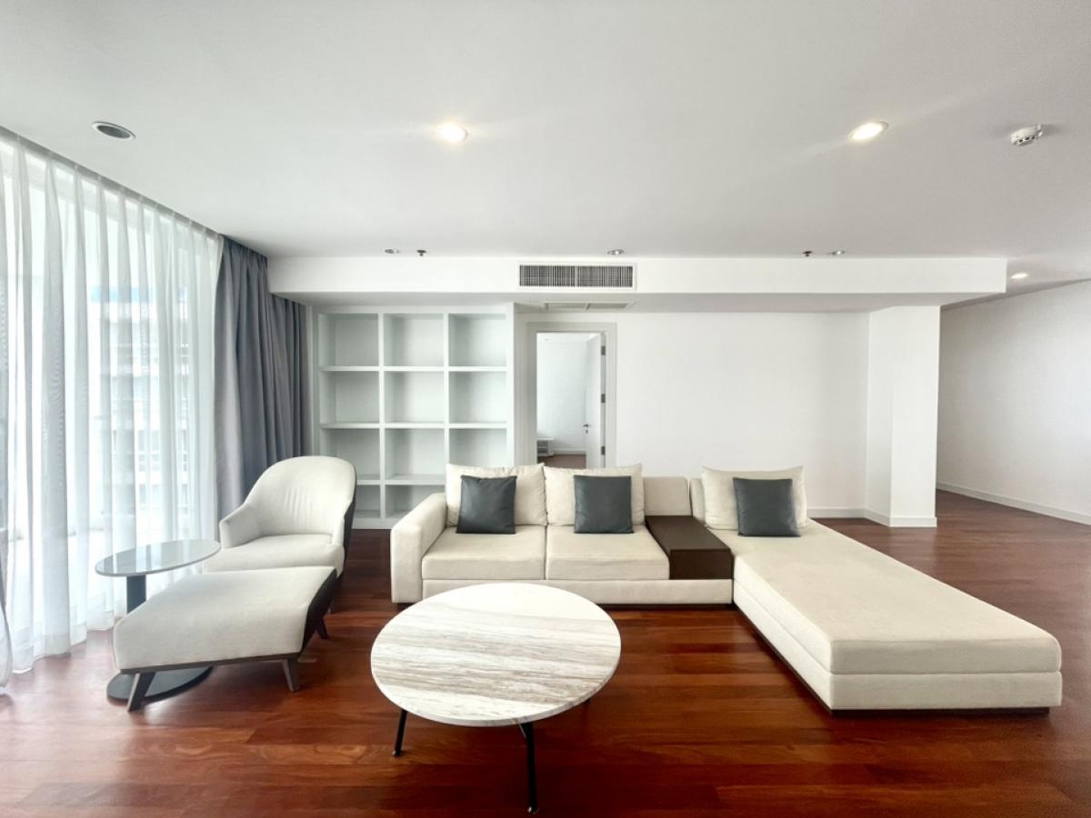 ให้เช่าสุขุมวิท อโศก ทองหล่อ : Low rise Newly renovated Pet friendly apartment in Ekkamai