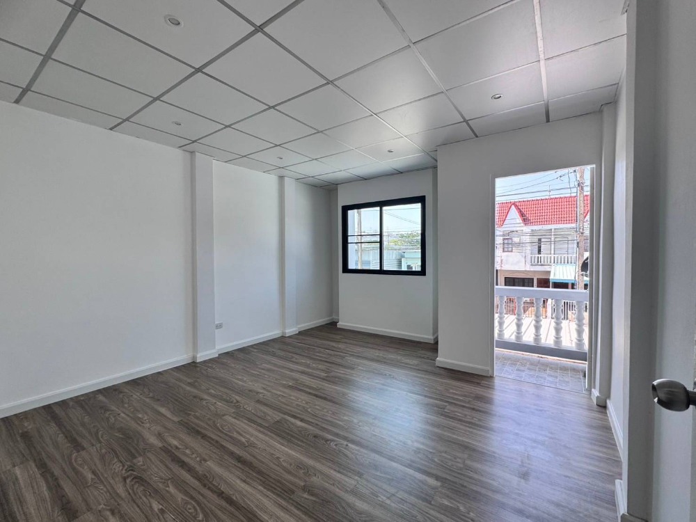 For SaleTownhomePathum Thani,Rangsit, Thammasat : Sell ​​Townhouse, Khlong 6 2 -story Lamphun community (N.1502)