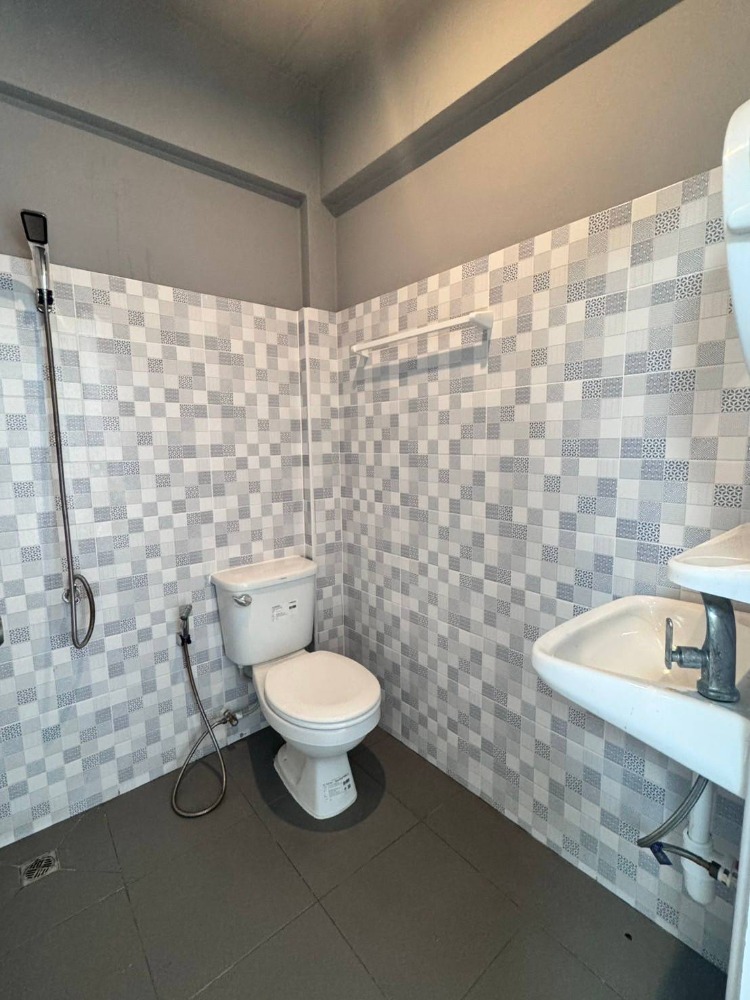 For SaleTownhomePathum Thani,Rangsit, Thammasat : Sell ​​Townhouse, Khlong 6 2 -story Lamphun community (N.1502)