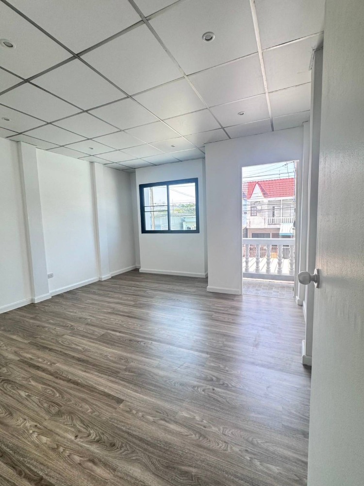 For SaleTownhomePathum Thani,Rangsit, Thammasat : Sell ​​Townhouse, Khlong 6 2 -story Lamphun community (N.1502)