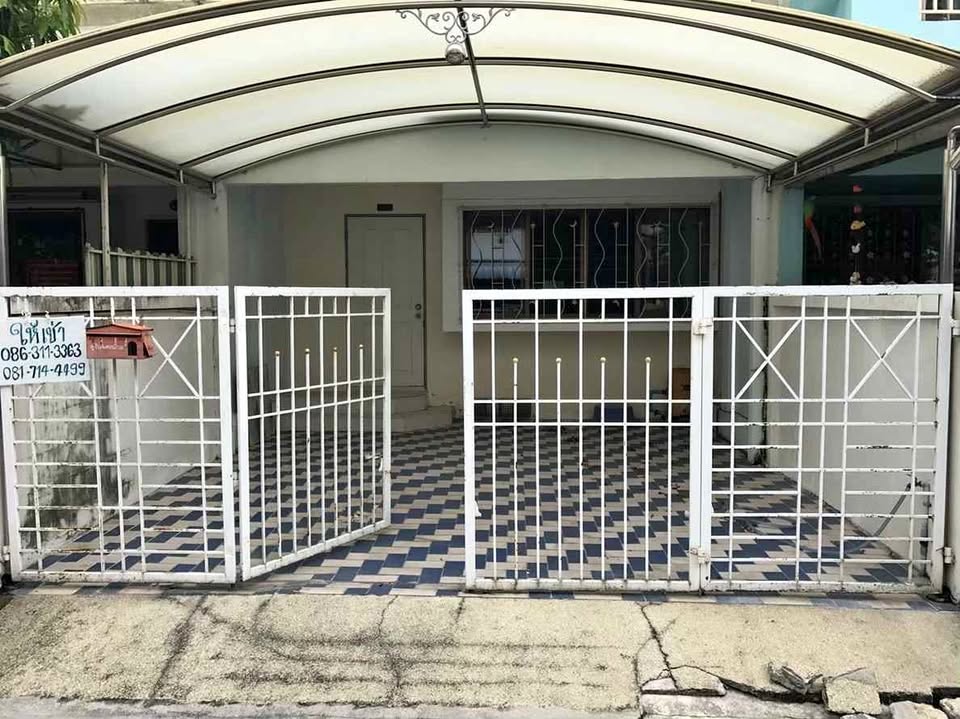 For RentTownhomeRama9, Petchburi, RCA : Rent / Sell 3 -story Town House, Ban Klang Mueang, Soi Rama 9, near The Nine Department Store
