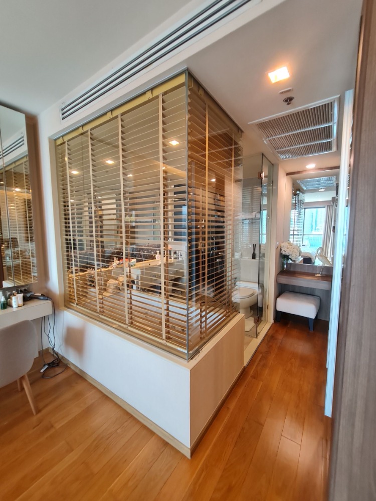 For SaleCondoSathorn, Narathiwat : 📌 Urgent sale, luxury condo in the heart of the city, good location The furniture is beautifully decorated. Convenient to travel near BTS St. Louis ready to move in.