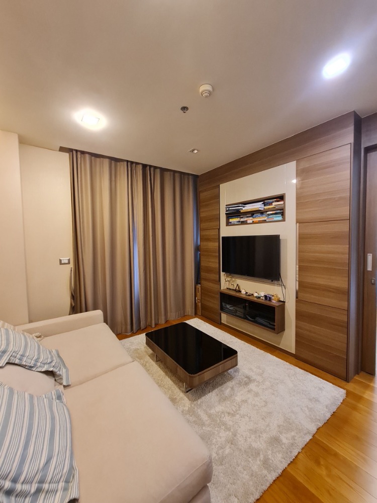 For SaleCondoSathorn, Narathiwat : 📌 Urgent sale, luxury condo in the heart of the city, good location The furniture is beautifully decorated. Convenient to travel near BTS St. Louis ready to move in.