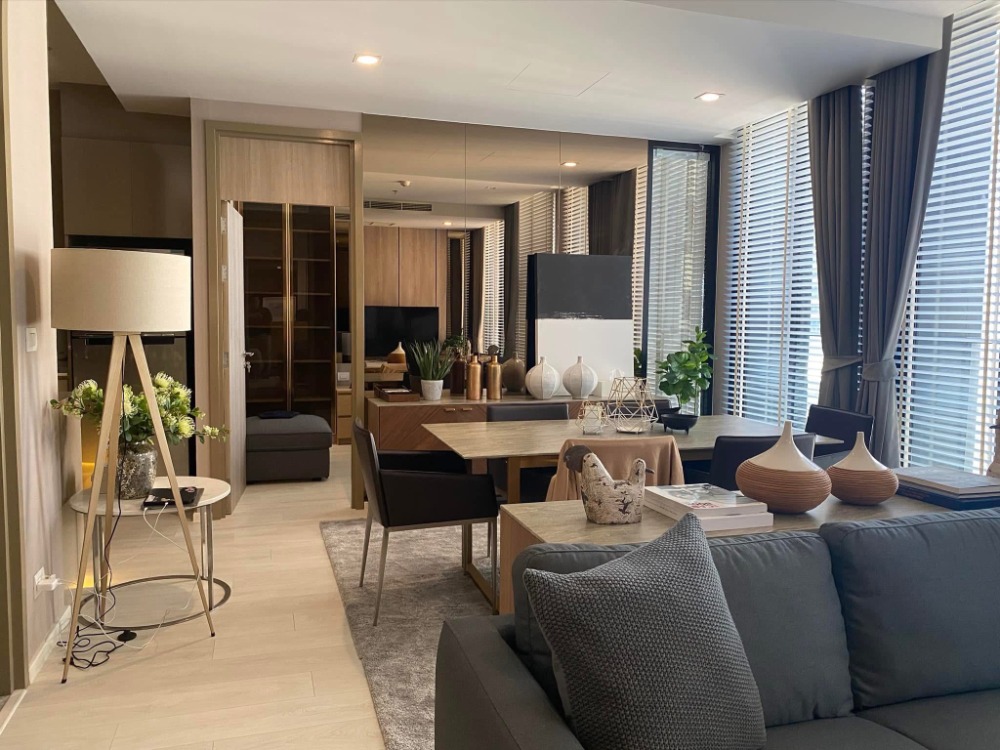 For RentCondoWitthayu, Chidlom, Langsuan, Ploenchit : ♦ Hightlight ♦ C Tower, 15+ Floor | 104.00 sq.m. 2 Beds | Condo skywalk connect to BTS ploenchit and Central Embassy.