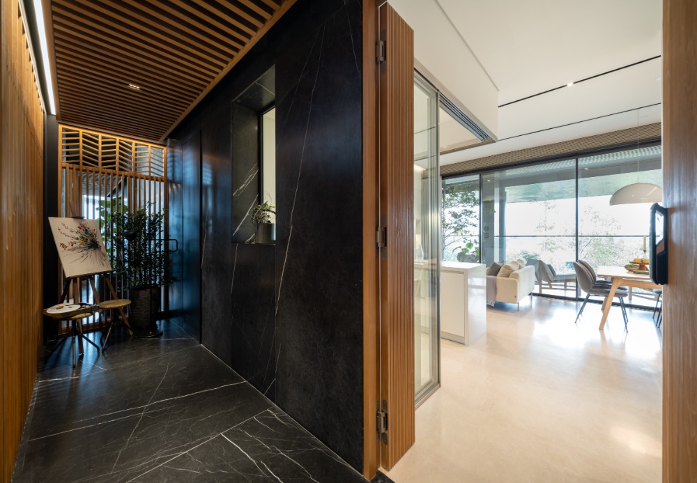 ขายคอนโดบางนา แบริ่ง ลาซาล : ขายคอนโด Super Luxury “Mulberry Grove The Forestias Condominiums“ พื้นที่ใช้สอย 99.59 ตร.ม. ฟังก์ชัน 2 ห้องนอน 2 ห้องน้ำ ห้องใหญ่ บรรยากาศเหมือนอยู่บ้าน โอบล้อมพื้นที่สีเขียวขนาดใหญ่ เดินทางสะดวกติดถนนบางนา-ตราด