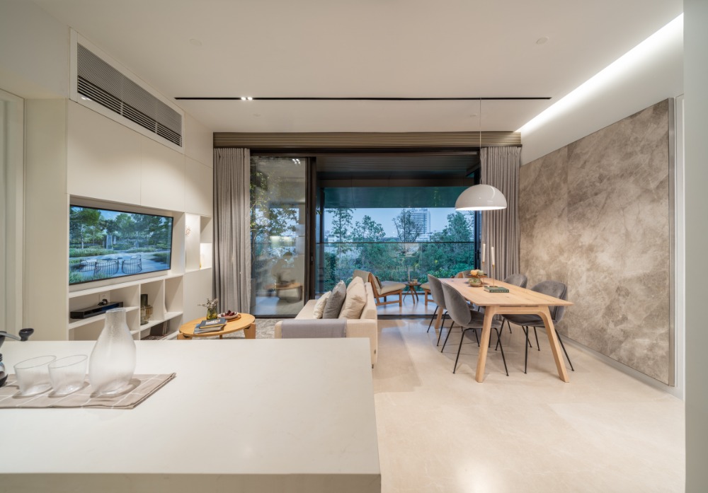 For SaleCondoBangna, Bearing, Lasalle : Super Luxury & quot; Mulberry Grove The Forestias Condominiums & quot; Usable area 99.59 sq.m., 2 bedrooms, 2 bathrooms, big rooms, atmosphere like at home Surrounded a large green area Convenient transportation next to Bang Na-Trat Road