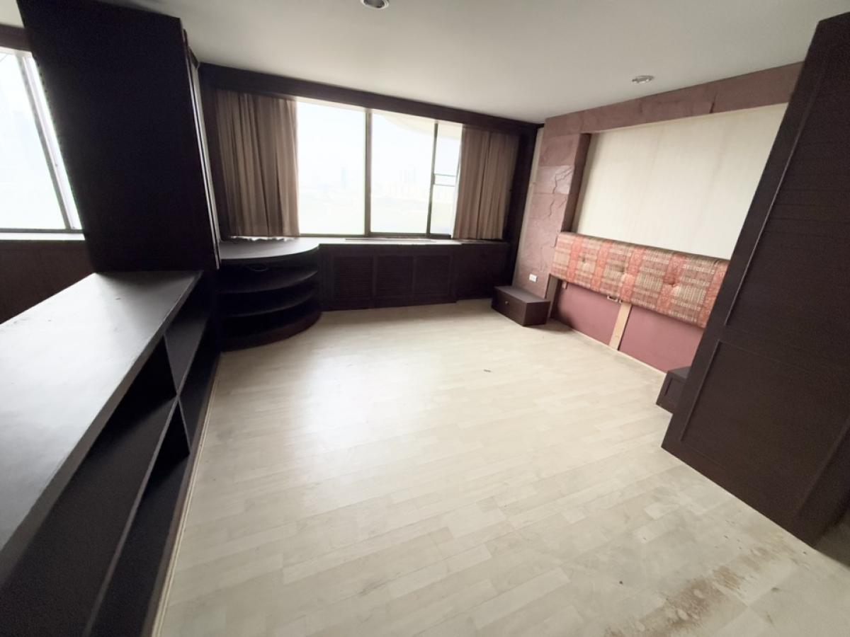 For SaleCondoRama9, Petchburi, RCA : 🔥 Urgent sale! 🔥 Good price, anyone Renovate cable, dont miss !!! 📍ROYAL NINE RESIDENCE CONDO (Royal Nine Residence)