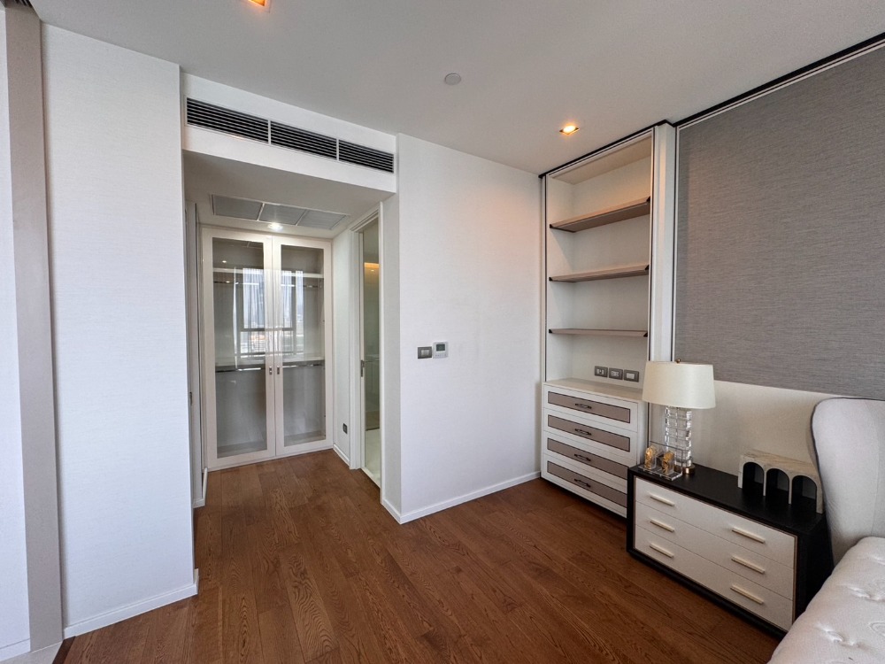 ขายคอนโดสาทร นราธิวาส : ขาย และเช่าด่วน!! ขาย 14.9 MB.  ชั้นสูง วิวสวย เดอะ แบงค็อคสาทร (The Bangkok Sathorn Sale, Rent ) เท่านั้น ห้องสวย ใหม่ ราคาดีม๊ากกห้องพร้อมเฟอร์นิเจอร์ แต่งหรู ลักชัวรี่ติด BTS ติดทางด่วน