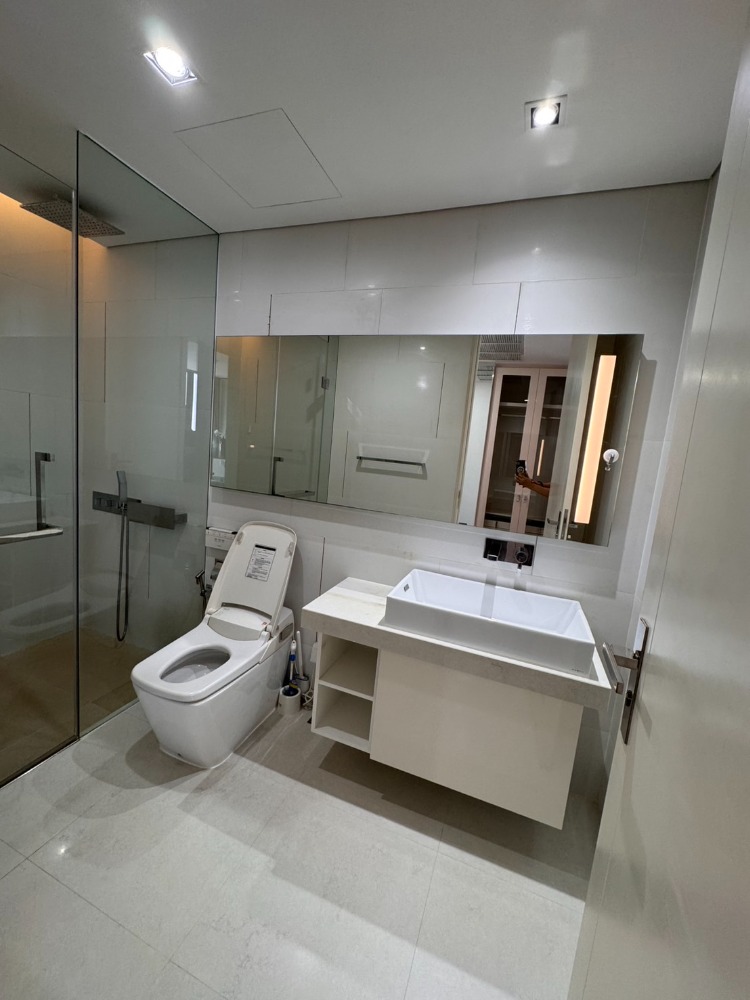 ขายคอนโดสาทร นราธิวาส : ขาย และเช่าด่วน!! ขาย 14.9 MB.  ชั้นสูง วิวสวย เดอะ แบงค็อคสาทร (The Bangkok Sathorn Sale, Rent ) เท่านั้น ห้องสวย ใหม่ ราคาดีม๊ากกห้องพร้อมเฟอร์นิเจอร์ แต่งหรู ลักชัวรี่ติด BTS ติดทางด่วน