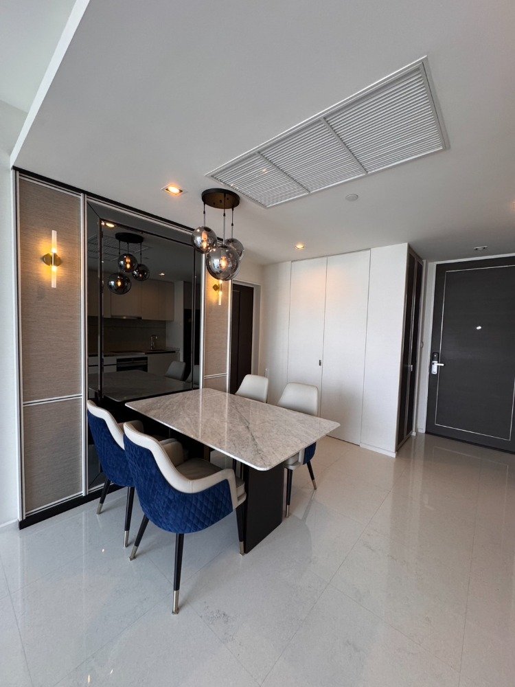 ขายคอนโดสาทร นราธิวาส : ขาย และเช่าด่วน!! ขาย 14.9 MB.  ชั้นสูง วิวสวย เดอะ แบงค็อคสาทร (The Bangkok Sathorn Sale, Rent ) เท่านั้น ห้องสวย ใหม่ ราคาดีม๊ากกห้องพร้อมเฟอร์นิเจอร์ แต่งหรู ลักชัวรี่ติด BTS ติดทางด่วน