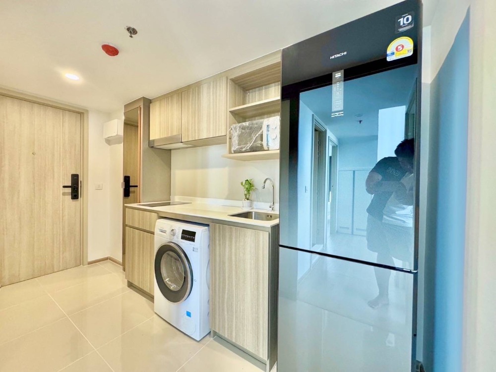 For RentCondoKhlongtoei, Kluaynamthai : Life Rama 4 Asoke Condo in the city center is ready to get close to BTS. Convenient transportation.