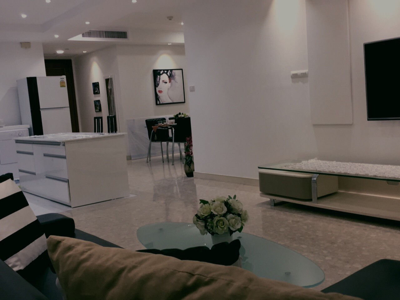 ให้เช่าคอนโดสุขุมวิท อโศก ทองหล่อ : Hampton Thonglor10 ชั้น 4 ขนาด 2 ห้องนอน 90 ตรม. ครัวแบบเปิด
