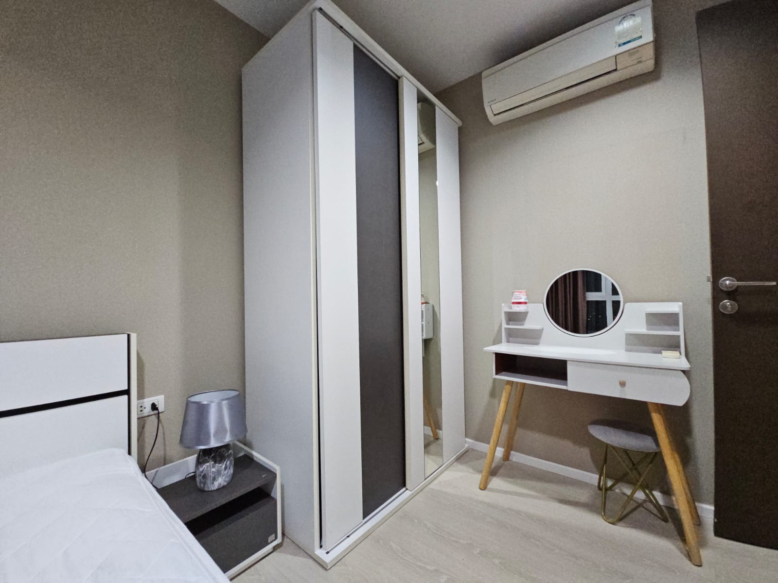 For SaleCondoSathorn, Narathiwat : Sell 9 MB   Rhythm Sathorn Narathiwas condo, 2 bed 2 bath 60 SQM, Contact 0954935293 (Joy) Line ID