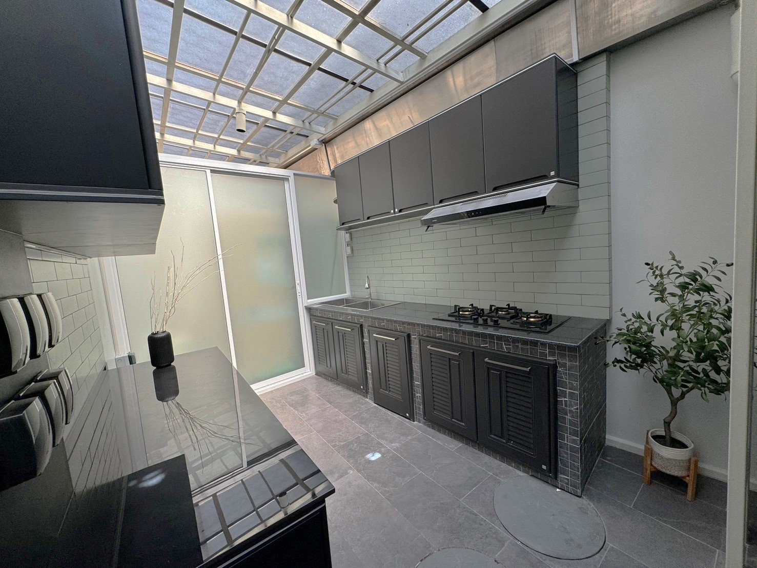 For SaleHouseSukhumvit, Asoke, Thonglor : SALE 5 Story Modern Minimal House with Elevator at Ekmai ** NO CO-AGENT ** 