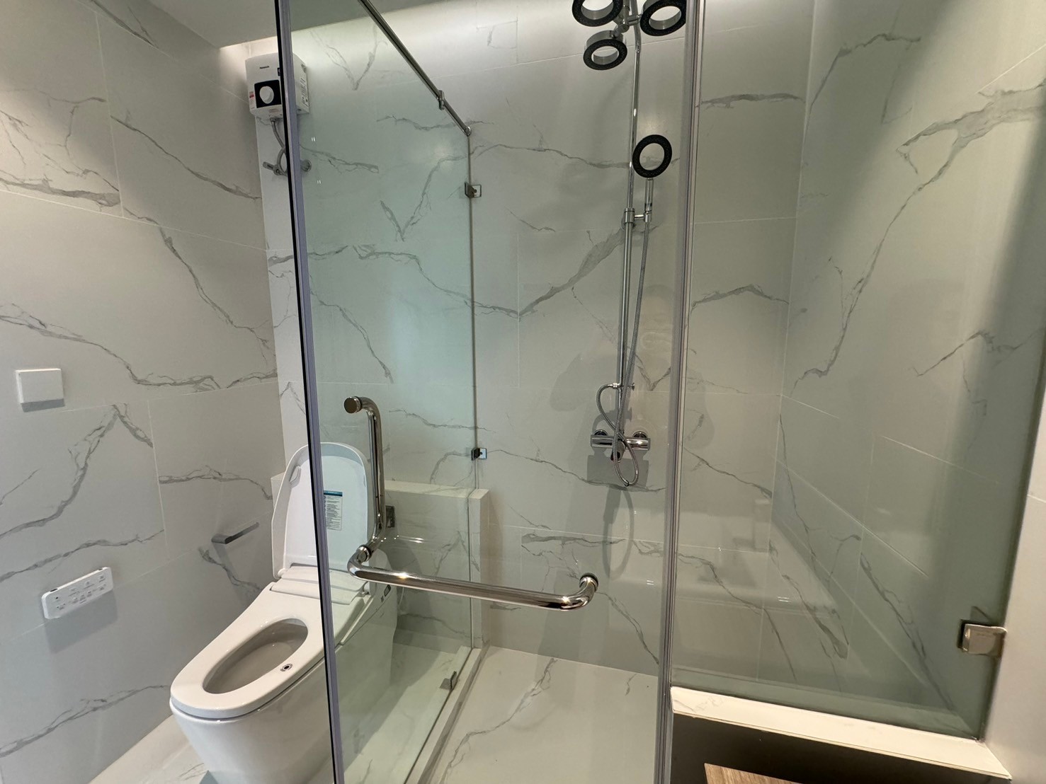 For SaleHouseSukhumvit, Asoke, Thonglor : SALE 5 Story Modern Minimal House with Elevator at Ekmai ** NO CO-AGENT ** 