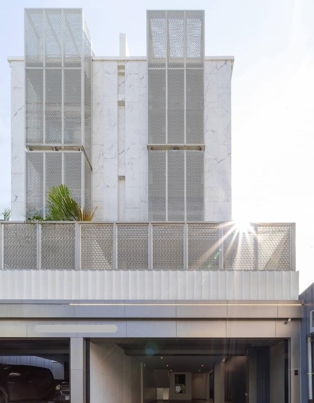 For SaleHouseSukhumvit, Asoke, Thonglor : SALE 5 Story Modern Minimal House with Elevator at Ekmai ** NO CO-AGENT ** 