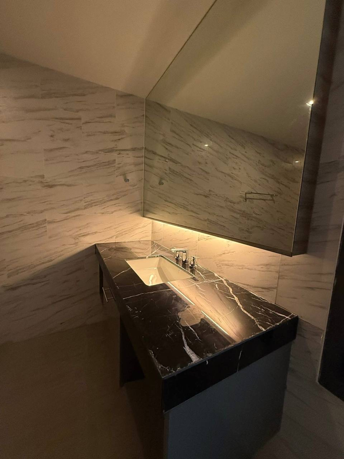 ให้เช่าโฮมออฟฟิศพระราม 9 เพชรบุรีตัดใหม่ RCA : 🔥ให้เช่า The Element Rama9 (拉玛九商住两用房) โฮมออฟฟิศหรู 5 ชั้น พระราม 9 พร้อมลิฟท์และที่จอด 6 คัน 